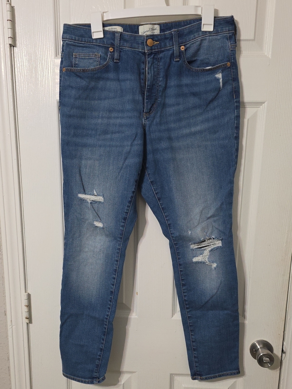 Universal Thread Mid-Rise Distressed Skinny Jeans - Blue